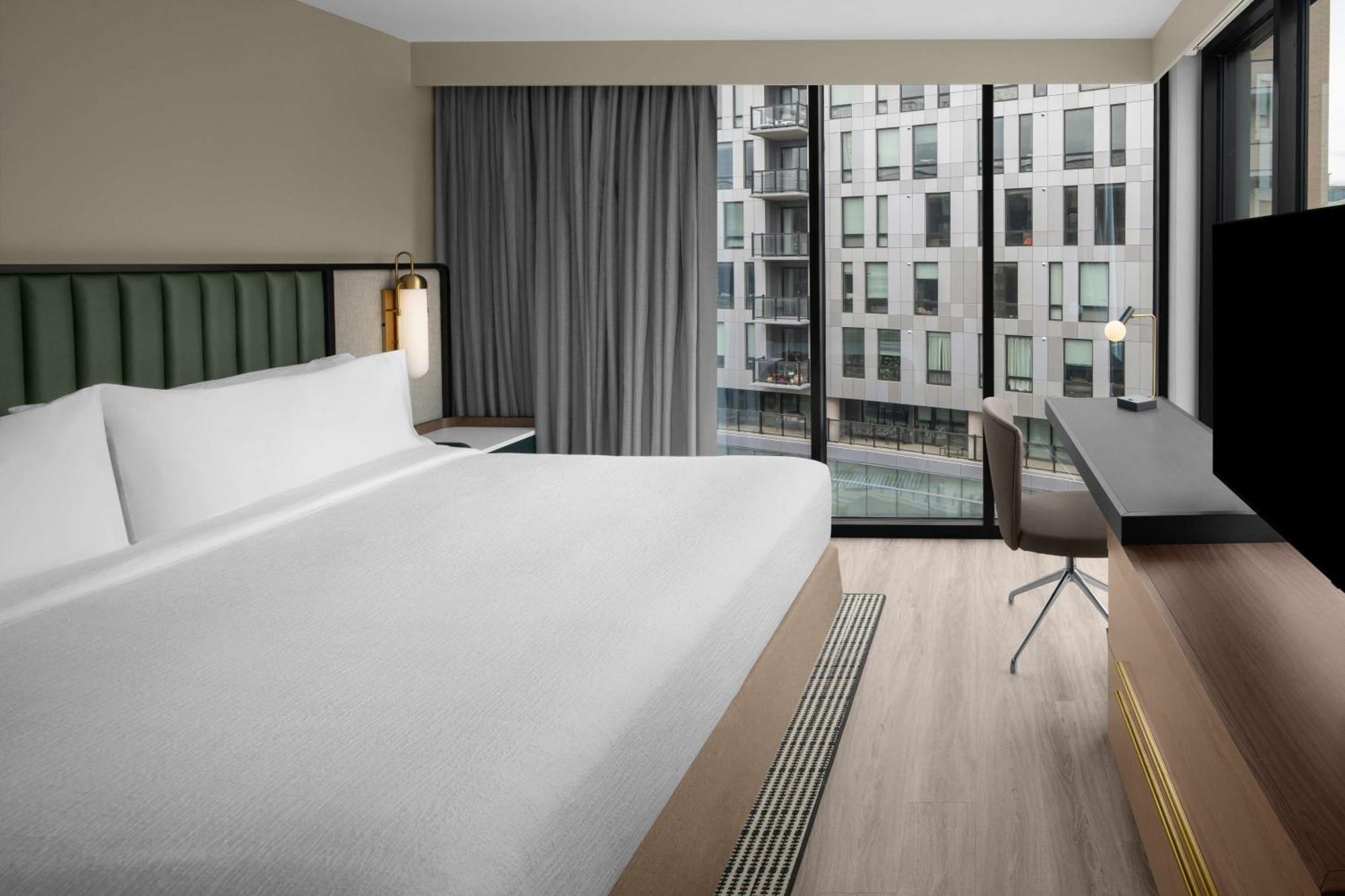 Embassy Suites By Hilton Madison Downtown Екстериор снимка