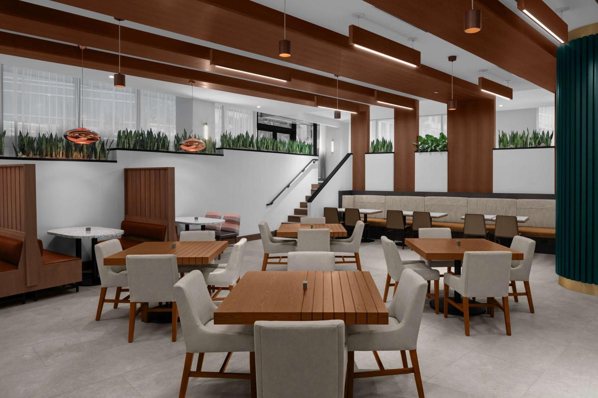 Embassy Suites By Hilton Madison Downtown Екстериор снимка