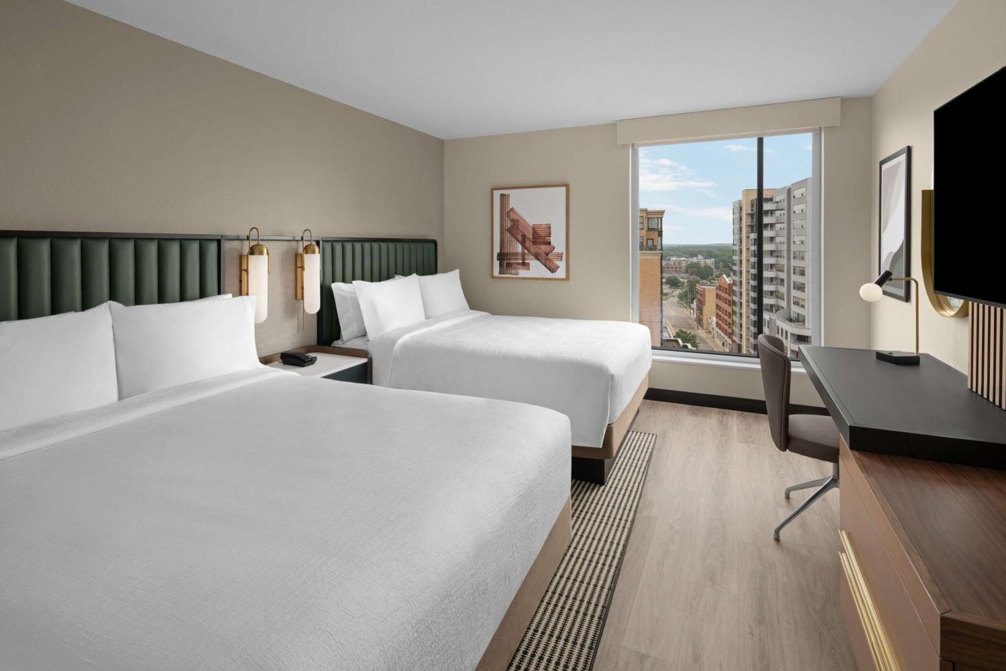 Embassy Suites By Hilton Madison Downtown Екстериор снимка