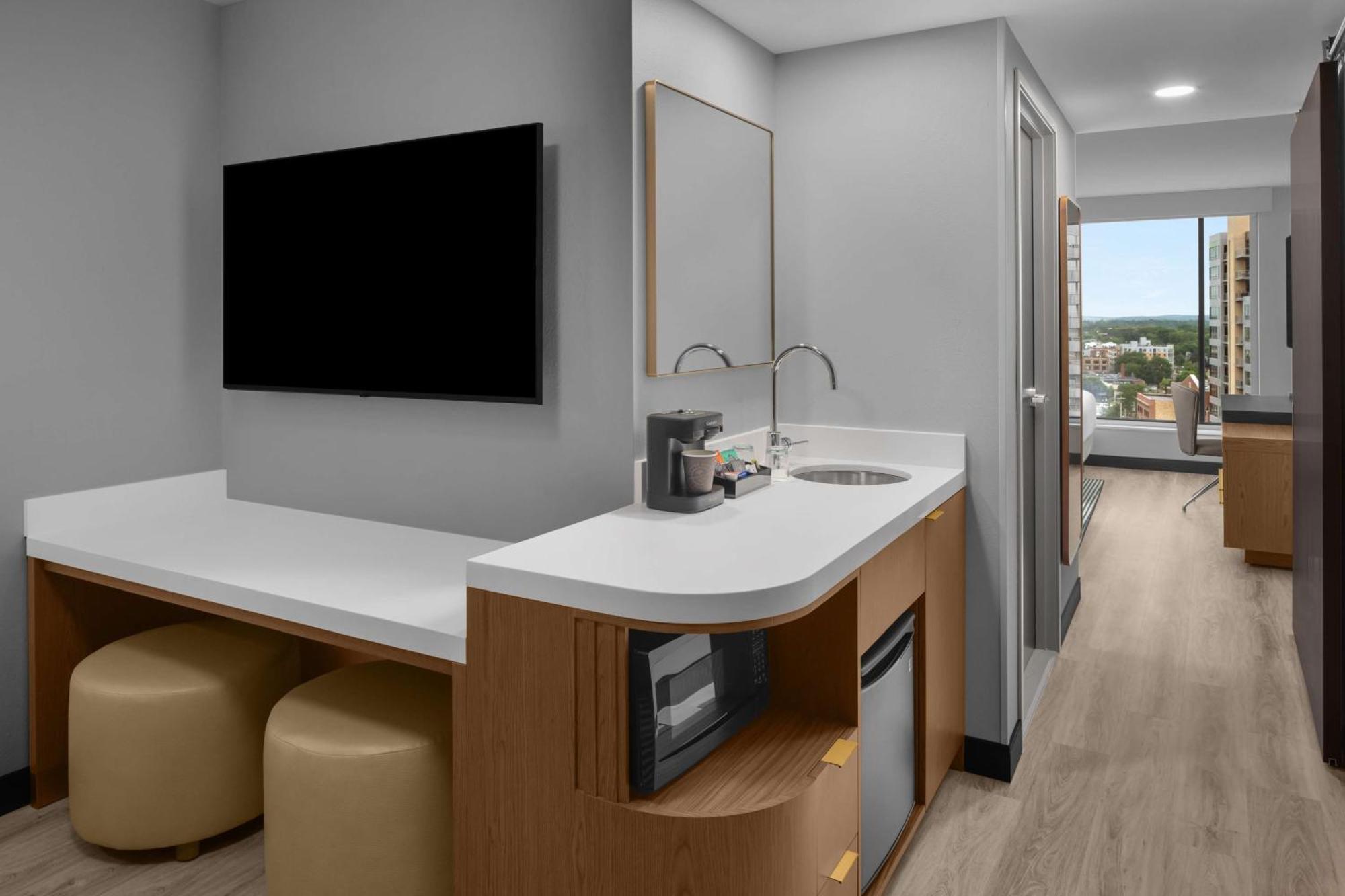 Embassy Suites By Hilton Madison Downtown Екстериор снимка