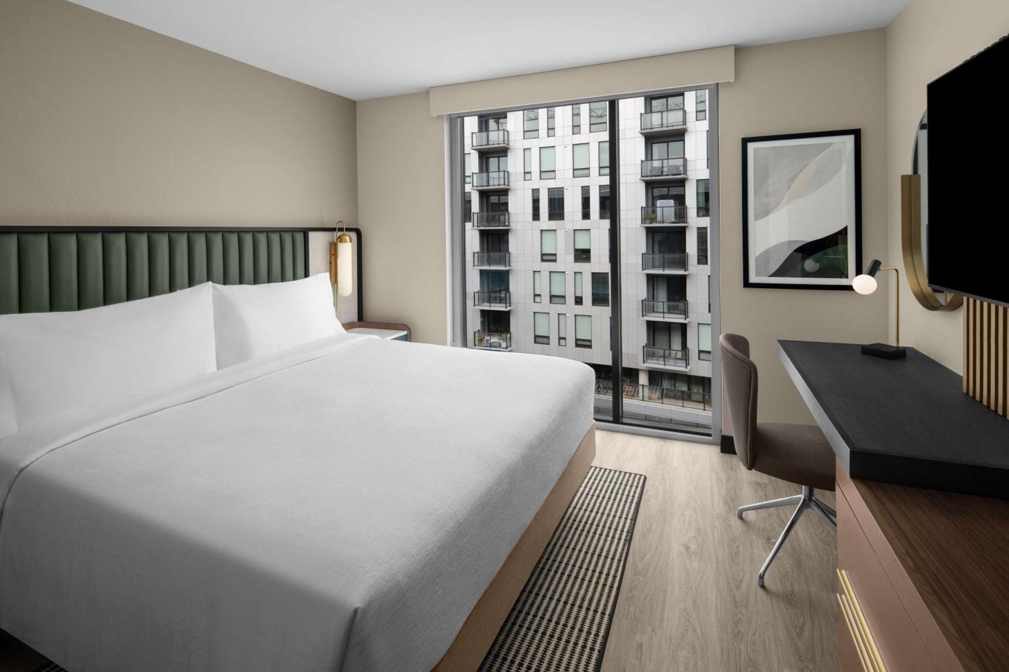 Embassy Suites By Hilton Madison Downtown Екстериор снимка