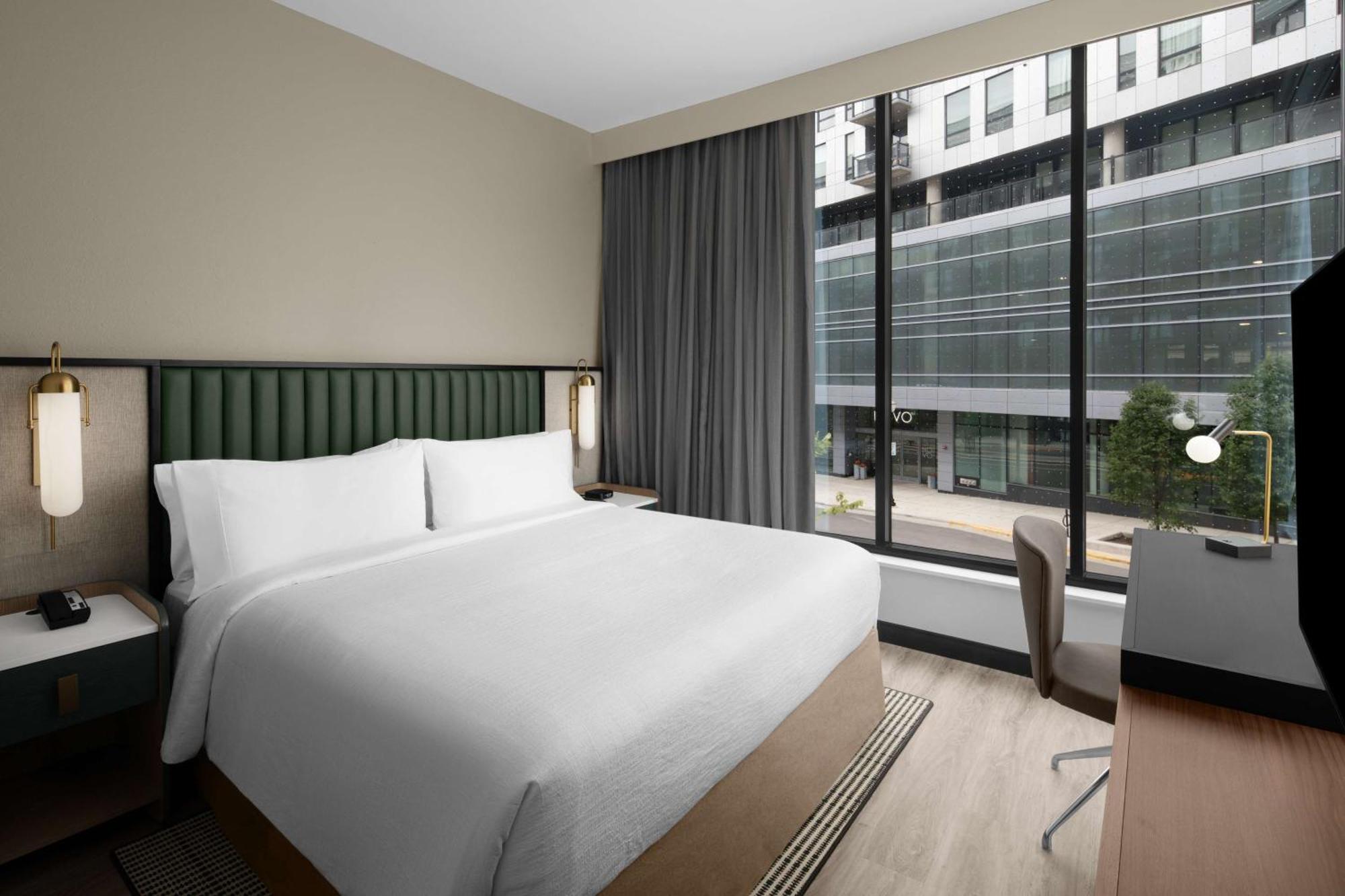 Embassy Suites By Hilton Madison Downtown Екстериор снимка