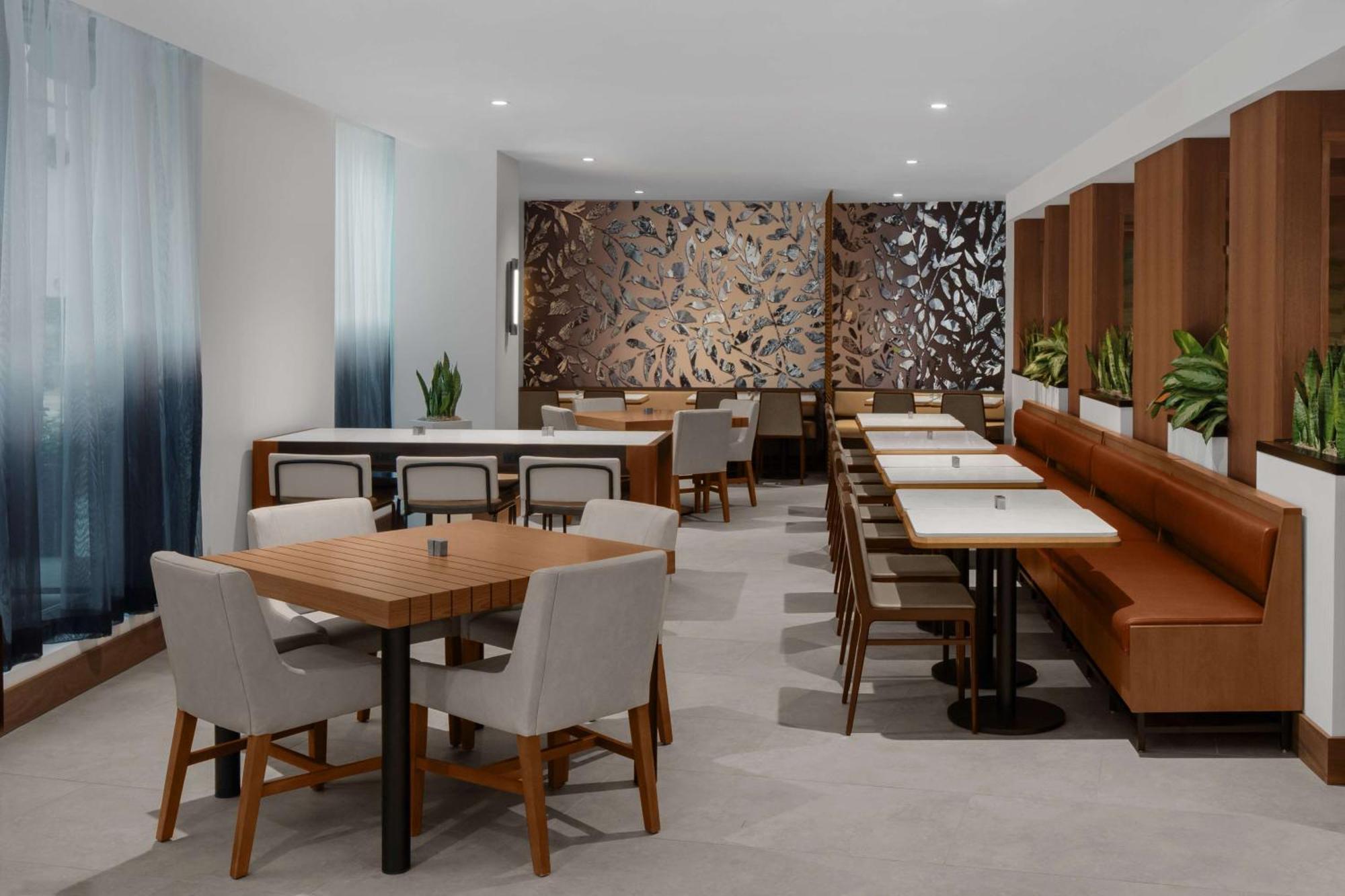 Embassy Suites By Hilton Madison Downtown Екстериор снимка