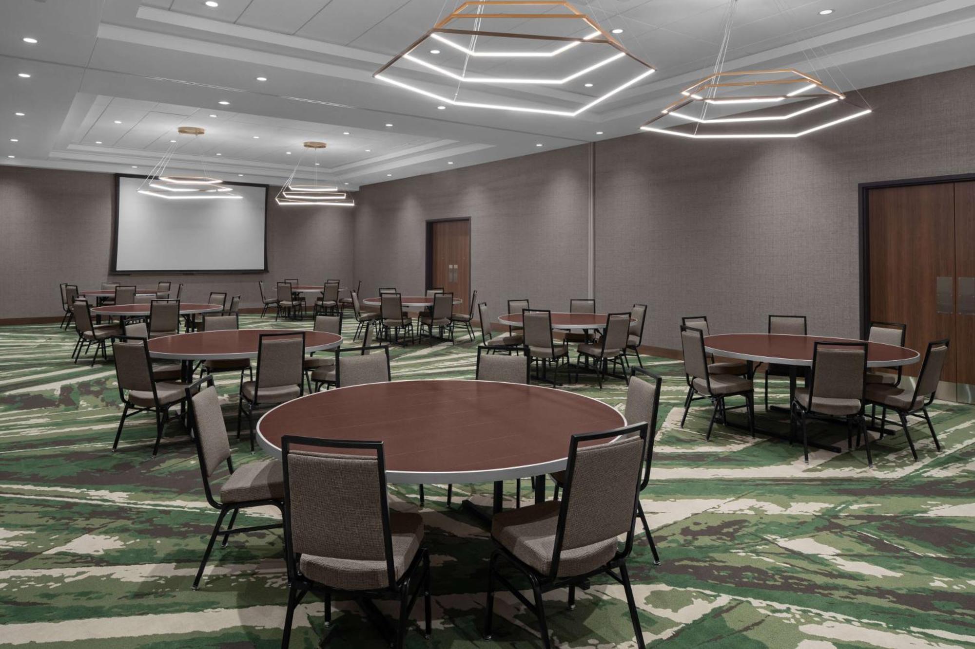 Embassy Suites By Hilton Madison Downtown Екстериор снимка