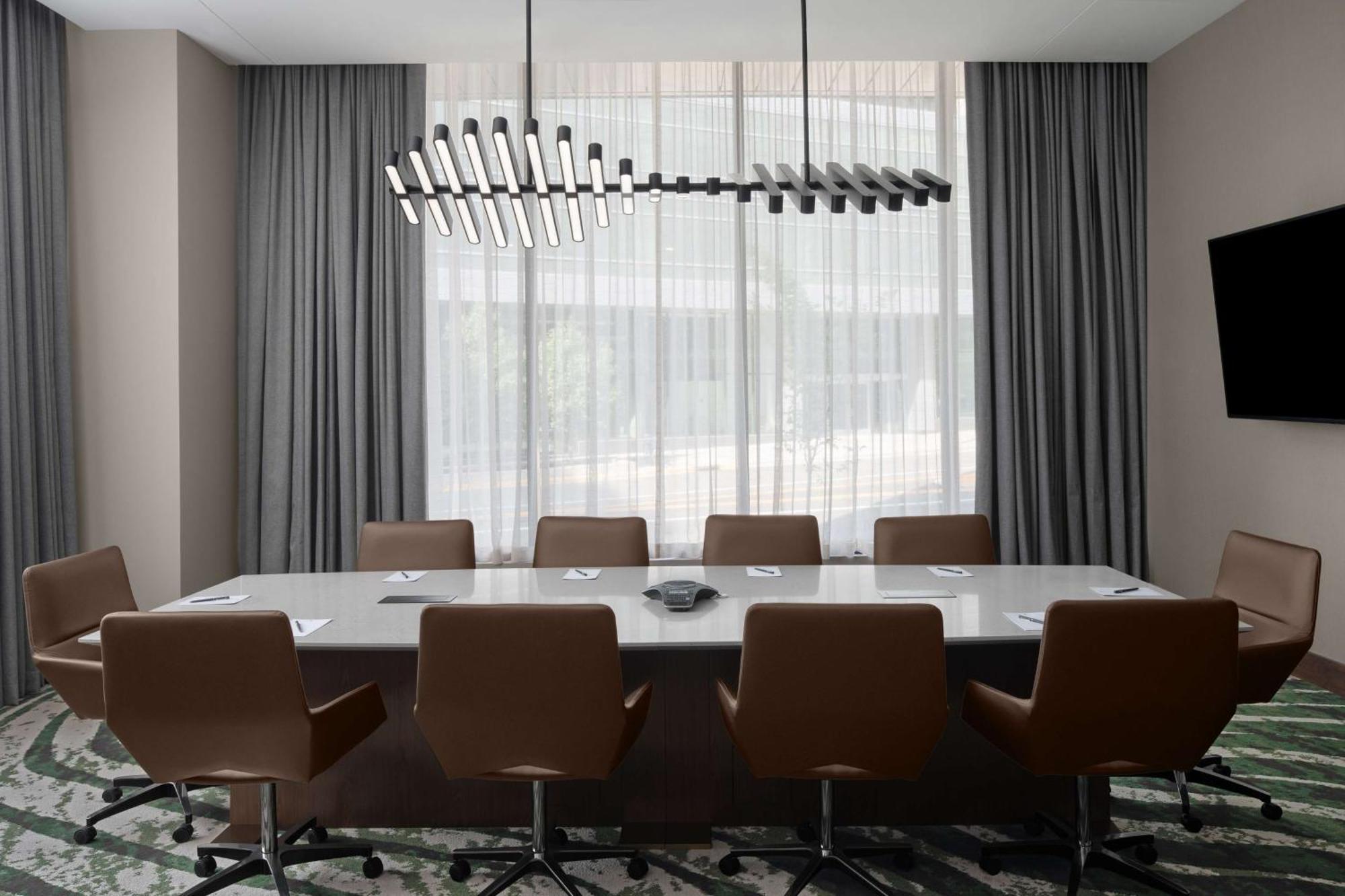 Embassy Suites By Hilton Madison Downtown Екстериор снимка