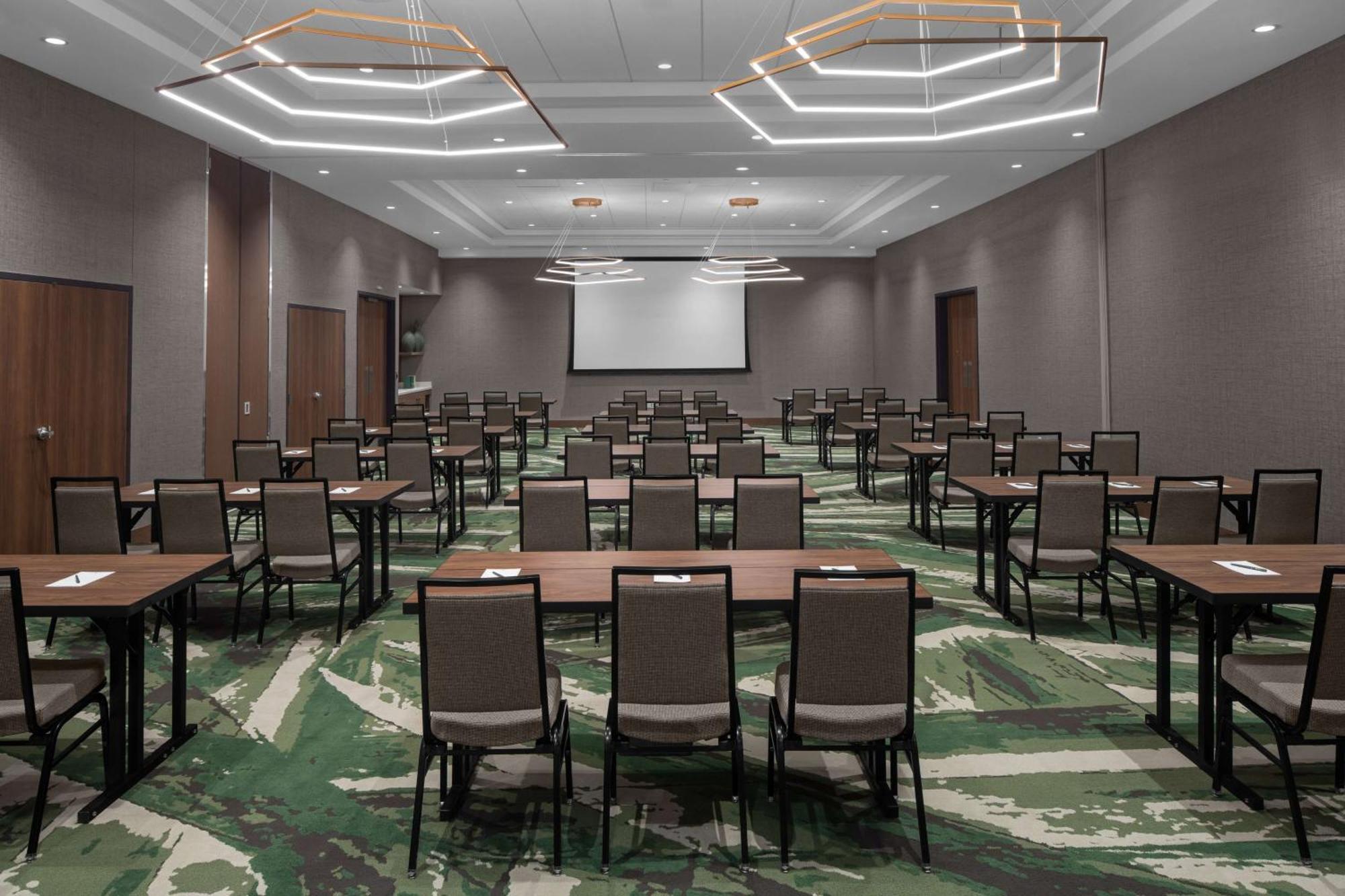 Embassy Suites By Hilton Madison Downtown Екстериор снимка