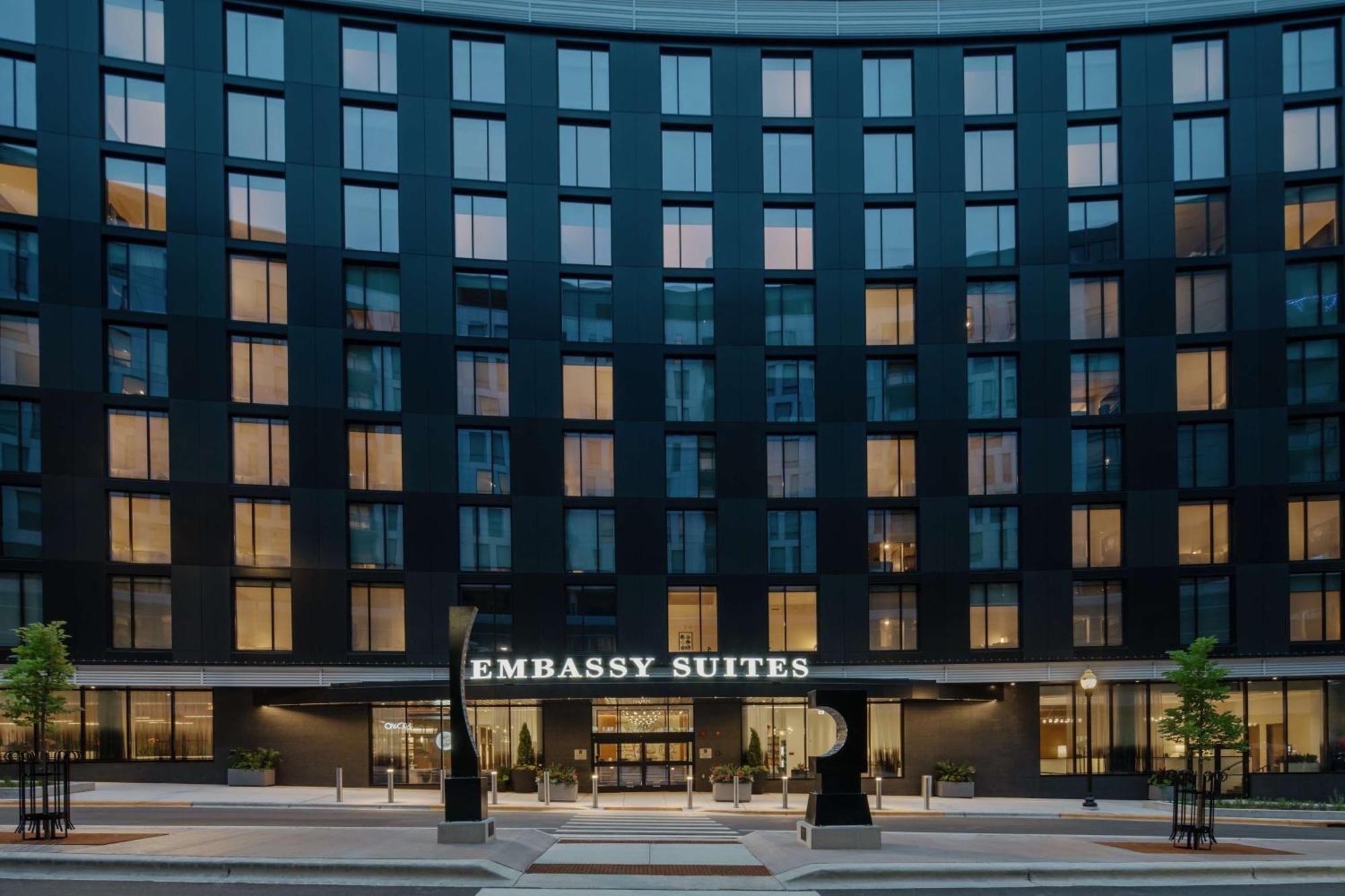 Embassy Suites By Hilton Madison Downtown Екстериор снимка
