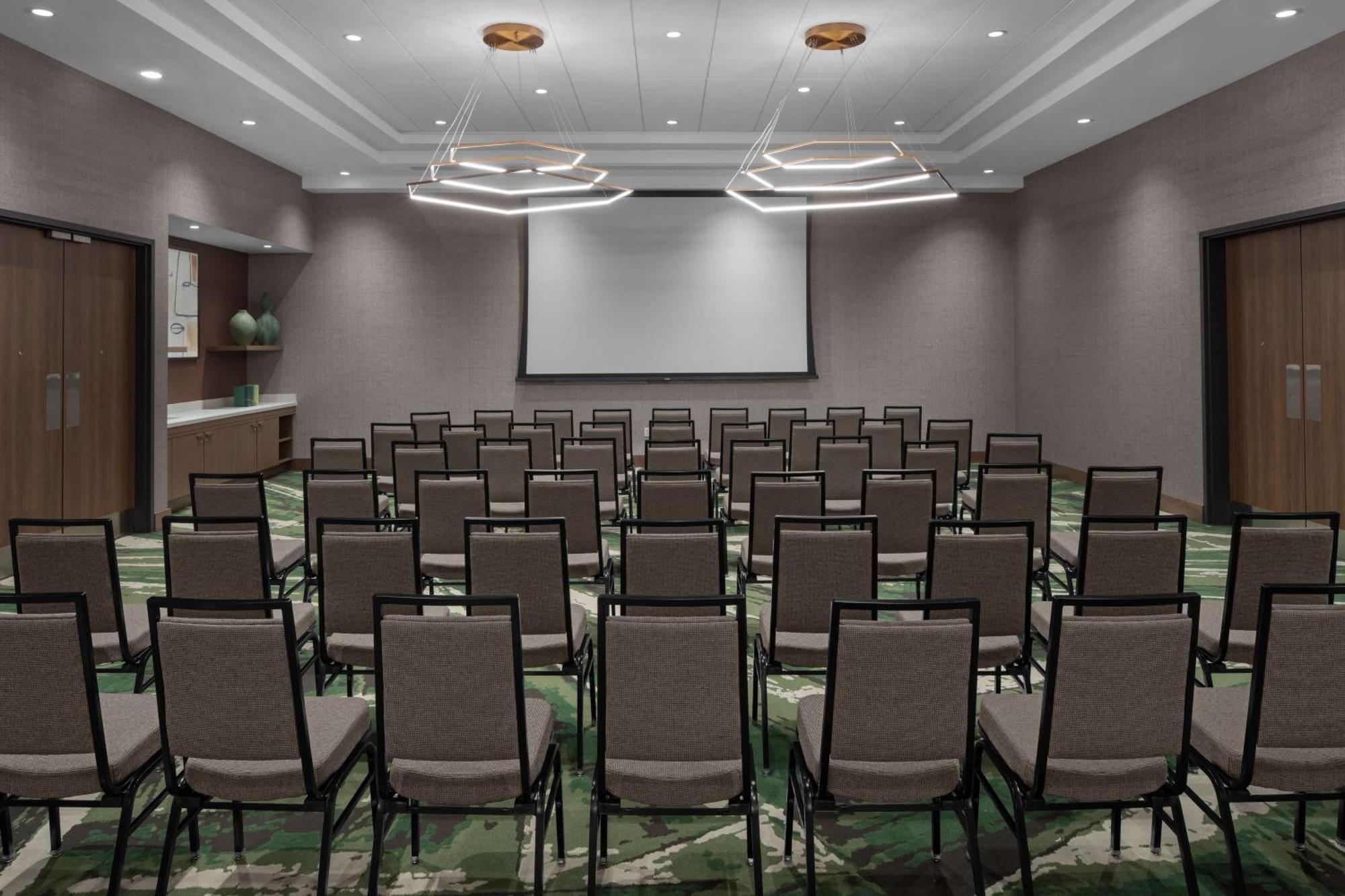 Embassy Suites By Hilton Madison Downtown Екстериор снимка