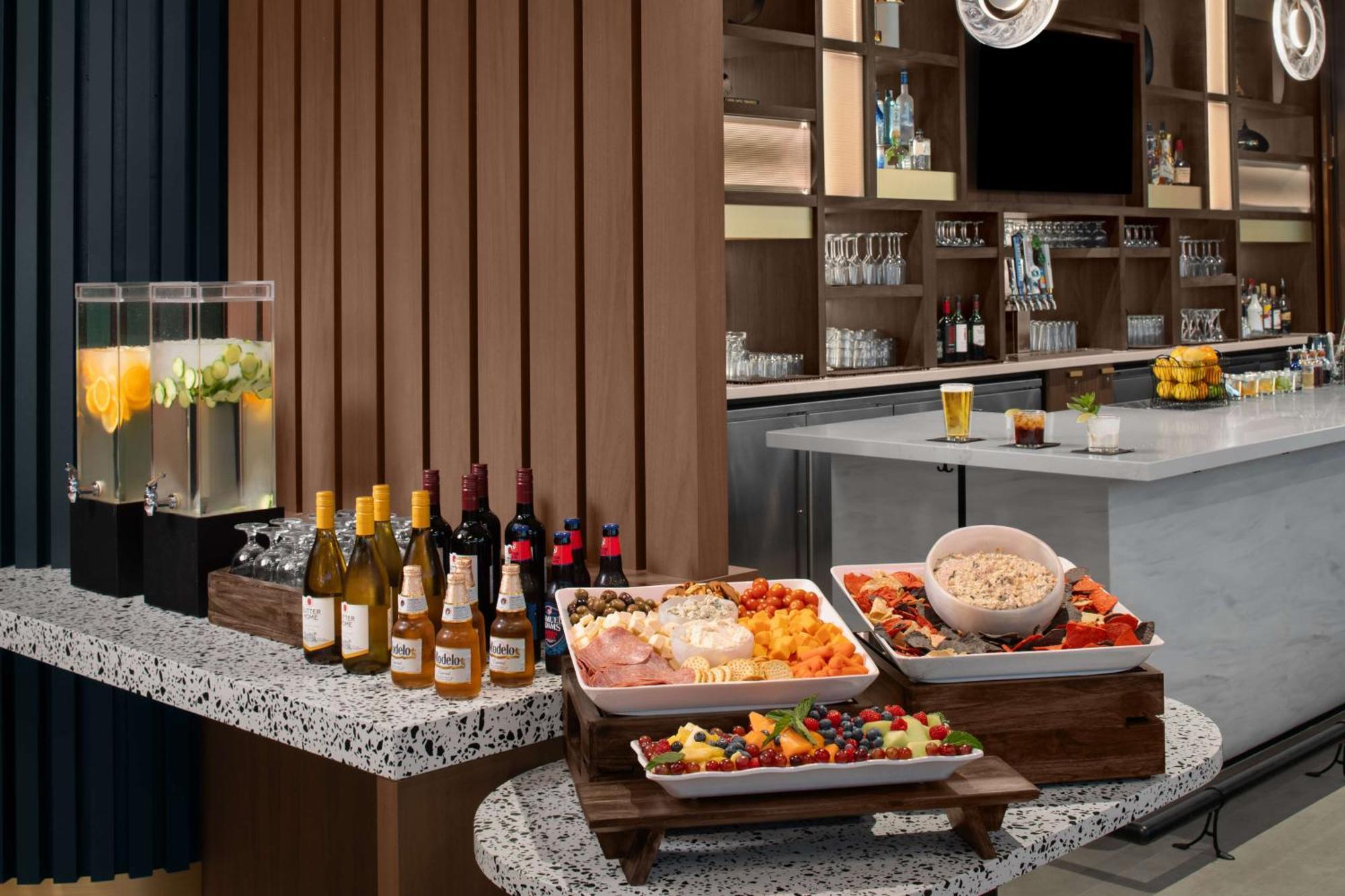Embassy Suites By Hilton Madison Downtown Екстериор снимка